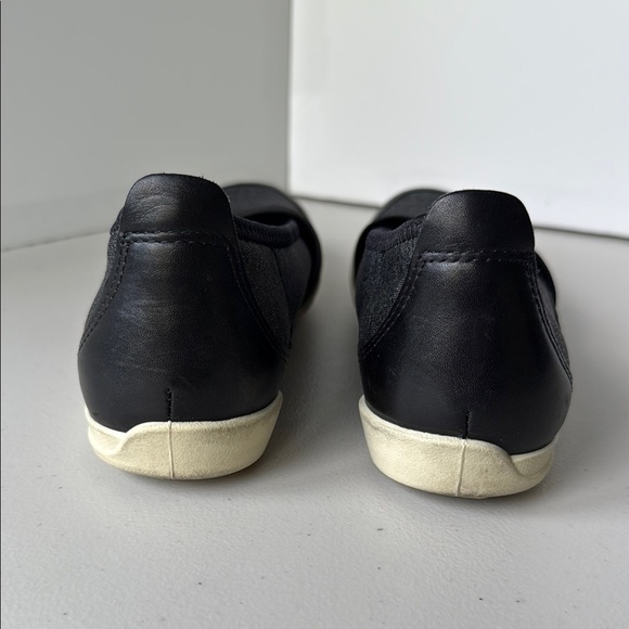 Ecco Black and Gray Bluma Ballerina Flats - Picture 7 of 16